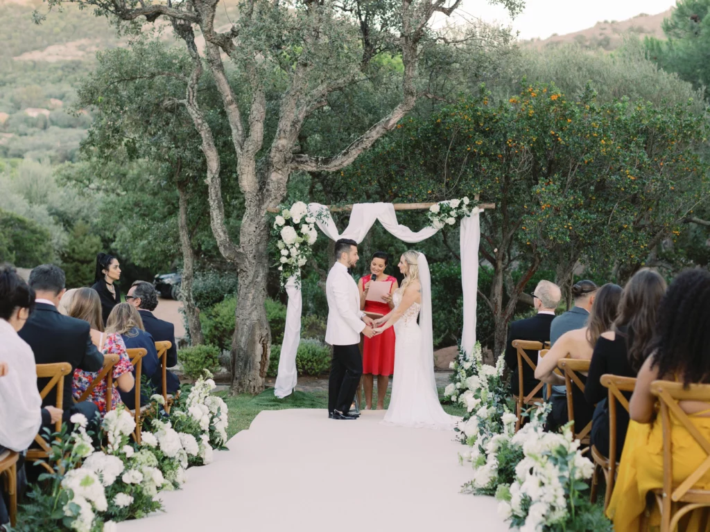 Couple lors d’une cérémonie laïque personnalisée en corse du sud