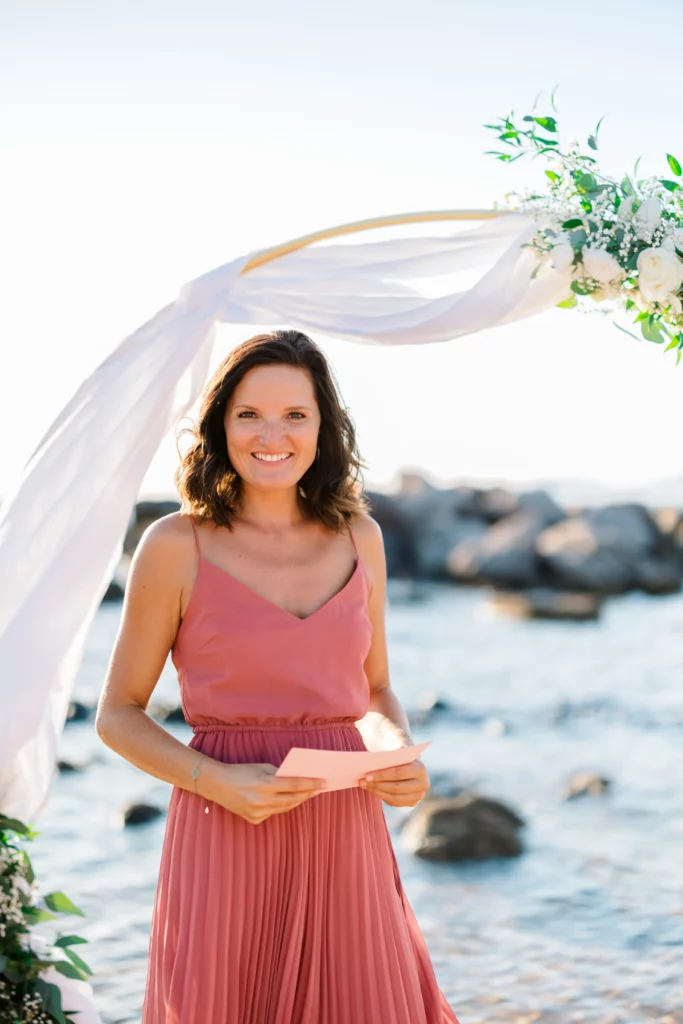 Freie Traurednerin für emotionale Hochzeiten und individuelle Zeremonien auf Korsika.